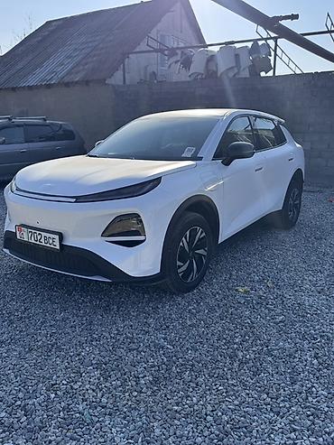 бильярдный в аренду: Changan Q05 AIR 405 запас хода Электромобиль кроссовер, белый цвет — 1
