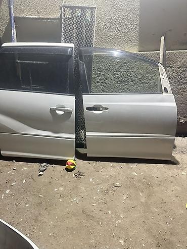 Продаются кузовные детали в белом цвете для минивэна/универсала Toyota at lalafo.kg Продаются кузовные детали в белом цвете для минивэна/универсала Toyota