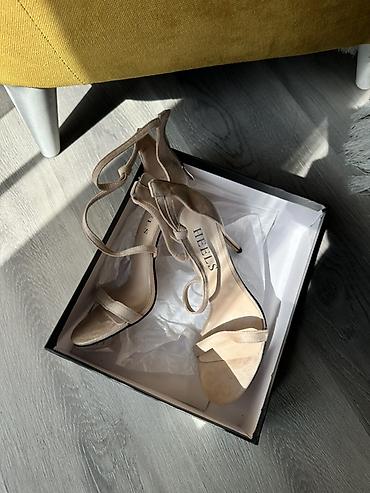 Бежевые женские босоножки на шпильке Новые 38р - Модель: HEELS -