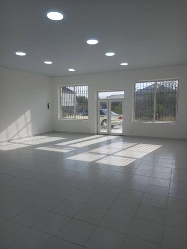 Lambrin: Lambrin üsdən çıxma eni 25 sm, uzunu 720 sm. Sökülüb heyete yığılıb
