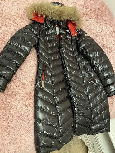 kisi geyimleri kurtkalar: Куртка Moncler, S (EU 36), цвет - Черный