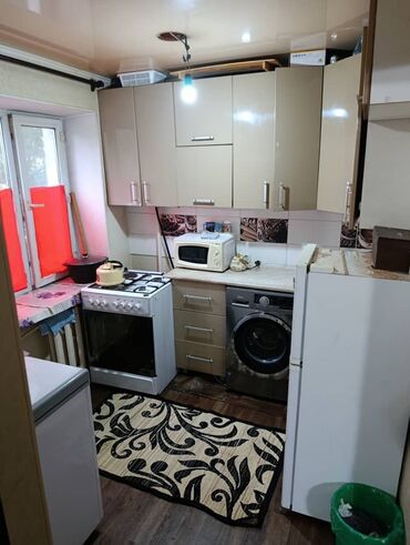 продам 3 х ком кв в мкр: 2 бөлмө, 40 кв. м, Хрущевка, 3 кабат, Косметикалык ремонт