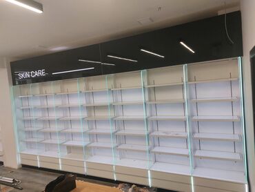 Dolablar: Aksesuar rəfi, Düz
