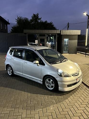 Продажа авто: Honda Fit: 2002 г., 1.3 л, Вариатор, Бензин, Хэтчбэк — 3