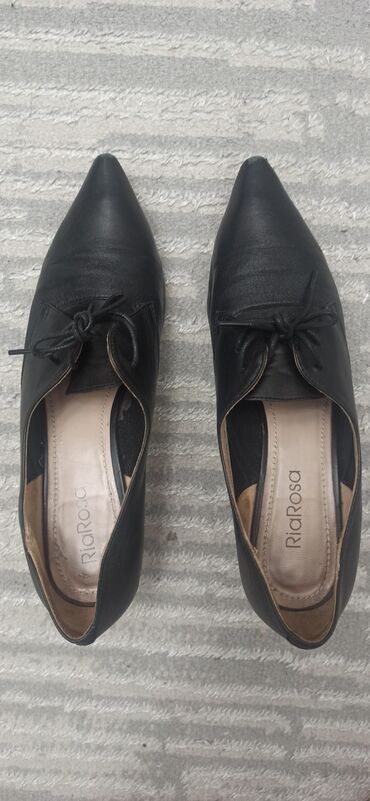 Туфли женские размер 36,цвет черный,наружная часть и внутренняя