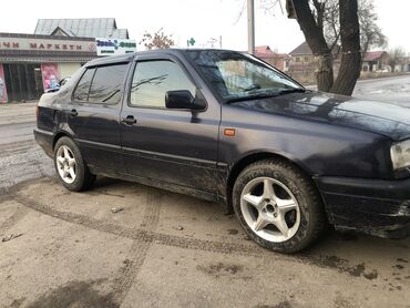 Volkswagen: Volkswagen Vento: 1993 г., 2 л, Механика, Бензин, Седан