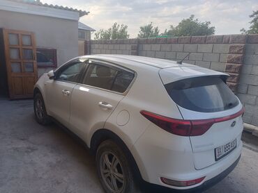 купить кожаные сиденья для авто бу: Белый кроссовер Kia Sportage, идеально подходящий для городских
