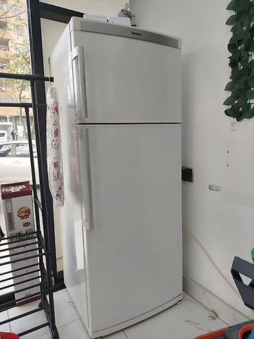 kiçik soyuducular: Blomberg iki qapılı soyuducu - Üst hissədə ayrıca dondurucu bölmə — 2