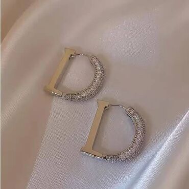 dior labelo: Hoop earrings, Material: Cubic zirconia