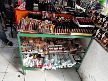 Sifarişlə kosmetika üçün vitrinlər: Hazır biznes ünvan xırdalan köhnə bazar — 13