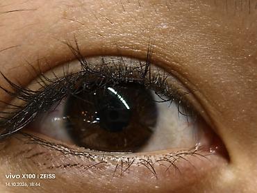 Техника и электроника: Смартфон vivo X100 (белый) - Камеры с оптикой ZEISS и покрытием T* — 4