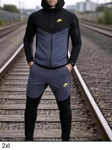 pull and bear duksevi: Muška trenerka – komplet dukserica sa kapuljačom i donji deo. - — 1
