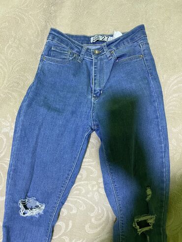 zenske farmerke pantalone: Zenske farmerice u odlicnom stanju, nošene par puta, pune elastina
