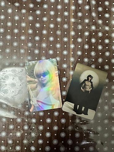 Məhsul: 2 ədəd toplanan fotokart seti *Jennie* Təsvir: - Ölçü