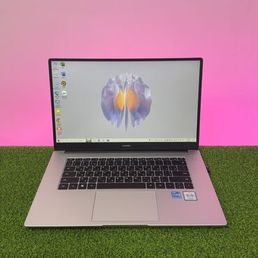 Ноутбуки: Ноутбук, Huawei, 8 ГБ ОЗУ, Intel Core i3, 15.6 ", Б/у, Для несложных задач, память SSD