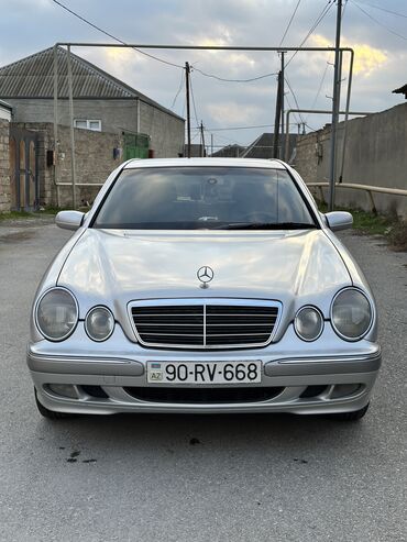 mercedes tursiy: Mercedes-Benz E 220: 2.2 l | 2000 il Sedan