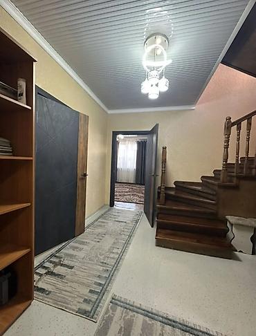 Продажа коттеджей и домов: 📢 **Продаётся дом (2-этажный)** 📍 Бишкек, ул. Молодая Гвардия – — 1