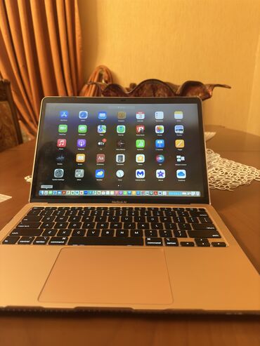 Apple MacBook: İşlənmiş Apple MacBook, 13.1 ", Apple M1, 256 GB, Ünvandan götürmə, Ödənişli çatdırılma