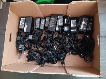 podloga za telefon u autu: Cena je kad se kupi sve punjaci ispravni . saljem za vise informacia