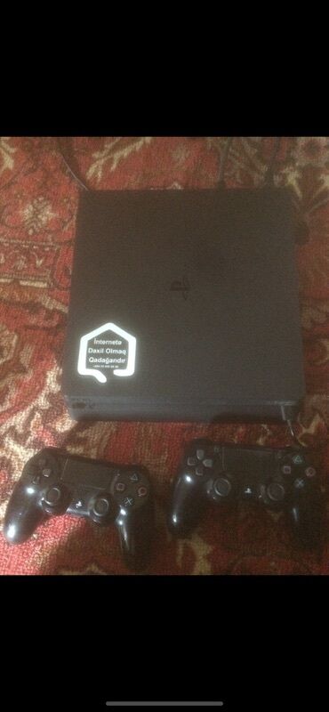 Yaxsi veziyetde playstation 4 slim satilir,yaddas 500 gb dir,ilisme