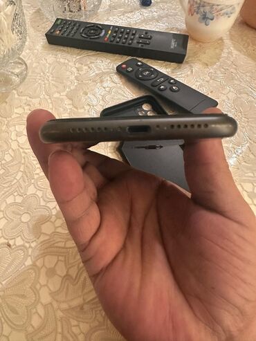 Apple iPhone: IPhone 11, 64 GB, Qara — 9