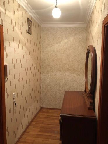 Uzunmüddətli kirayə mənzillər: Xətai rayonu Həzi Aslanov metrosunun yaxınlığında, 9 mertebeli binanın — 8