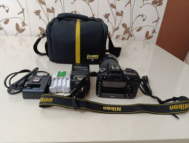 Nikon D seriyalı rəqəmsal SLR kamera dəsti, fotolar çəkmək və video