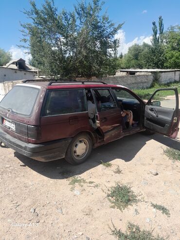 Volkswagen: Volkswagen Passat: 1989 г., 1.8 л, Механика, Бензин, Универсал