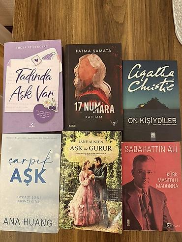 Kitablar çox səliqəlidir. Bəziləri yenidir diğərləri yenidən seçilmir