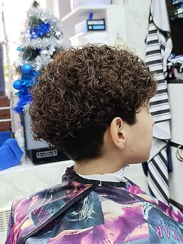 uppercut deluxe pomade: Мужская завивка и стрижка: Кудри на верхней зоне с плавным переходом — 1