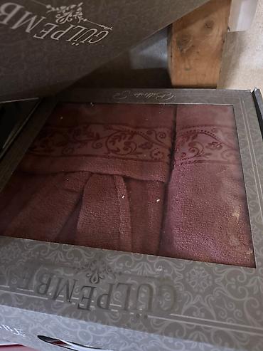 biserka: Bademantil + 1 peskir 50x90 + 1 peskir 140x70
3500 din — 2