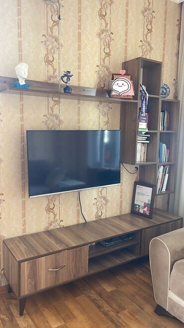 подставка под телевизор самсунг: Samsung Tv 105 ekran sadə tv stendlə birlikdə satılır,çox keyfiyyətli