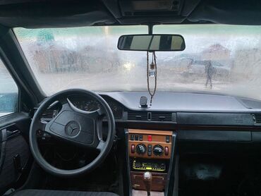 Mercedes-Benz: Mercedes-Benz W124: 1993 г., 2.2 л, Механика, Бензин, Универсал — 6