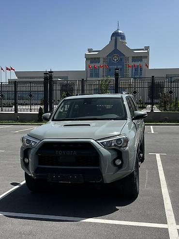 Toyota 4Runner: 2023 г., 4 л, Автомат, Бензин, Внедорожник