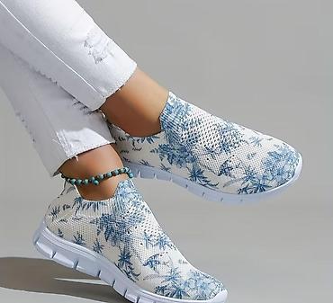 reebok krasovka: Qadınlar üçün slip-on idman ayaqqabısı - Rəng: ağ əsas üzərində mavi — 1
