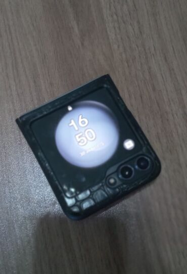 Чайники: Samsung Galaxy Z Flip 5, цвет - Черный