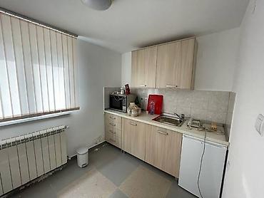 Magacini i radionice: U našoj ponudi su dva nova objekta na 15 ari placa - kancelarijski — 6