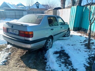 Volkswagen: Volkswagen Vento: 1993 г., 1.8 л, Механика, Бензин, Седан