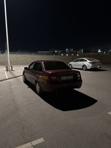 Другие автомобили: Легковой седан, темно-бордовый цвет. Кузов 4-дверный, классический — 4