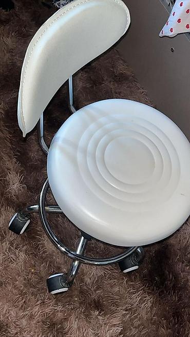 ucuz ofis kreslolari: Ağ rəngli təkərli salon stulu - Dairəvi oturacaq: yumşaq süni dəri — 1