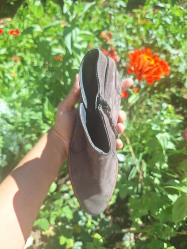 Gležnjače: Ženske kratke čizme – više modela Muške cipele. cena od 30 do 60 — 12