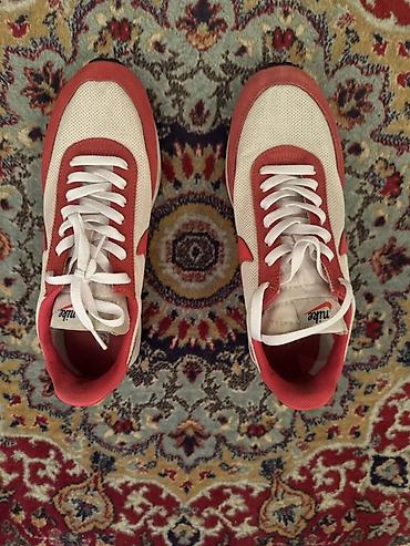 Krasofkalar və idman ayaqqabıları: Nike original ayaggabi 
Size - Eur 43 — 2