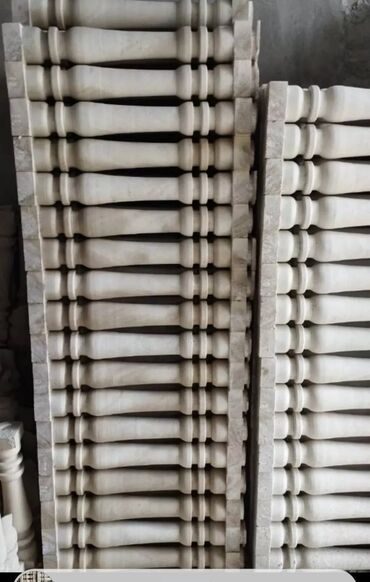 Məhəccər balyansları: Təbii daşdan balyustrad dəstləri Məhsul təsviri: - Təbii ağ daşdan — 16