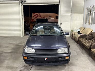 автомобиль купить: Volkswagen Golf: 1995 г., 1.6 л, Механика, Бензин, Седан