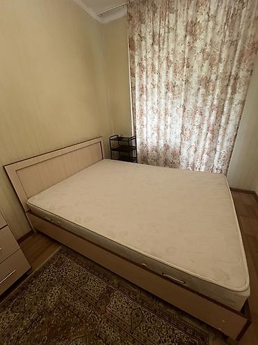 160: Двуспальная кровать, Б/у, С матрасом, длина - 200 см — 1