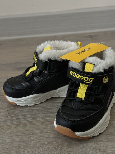 зимний ботинки: Легкие зимние ботинки на меху. Размер 23
