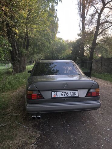 ауди 100 салон: Mercedes-Benz W124: 1990 г., 2 л, Механика, Бензин, Седан