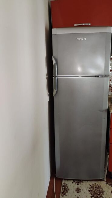 маленький холодильник: Холодильник Beko, Двухкамерный, цвет - Серебристый