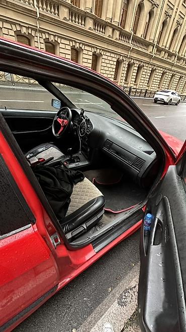 pec satisi: BMW 3 Series E36 sedan – parlaq qırmızı rəngdə, 4 qapılı kuzov. - — 5