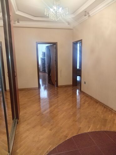 Bakı, 3 otaqlı, Köhnə tikili, m. 8 Noyabr, 100 kv. m